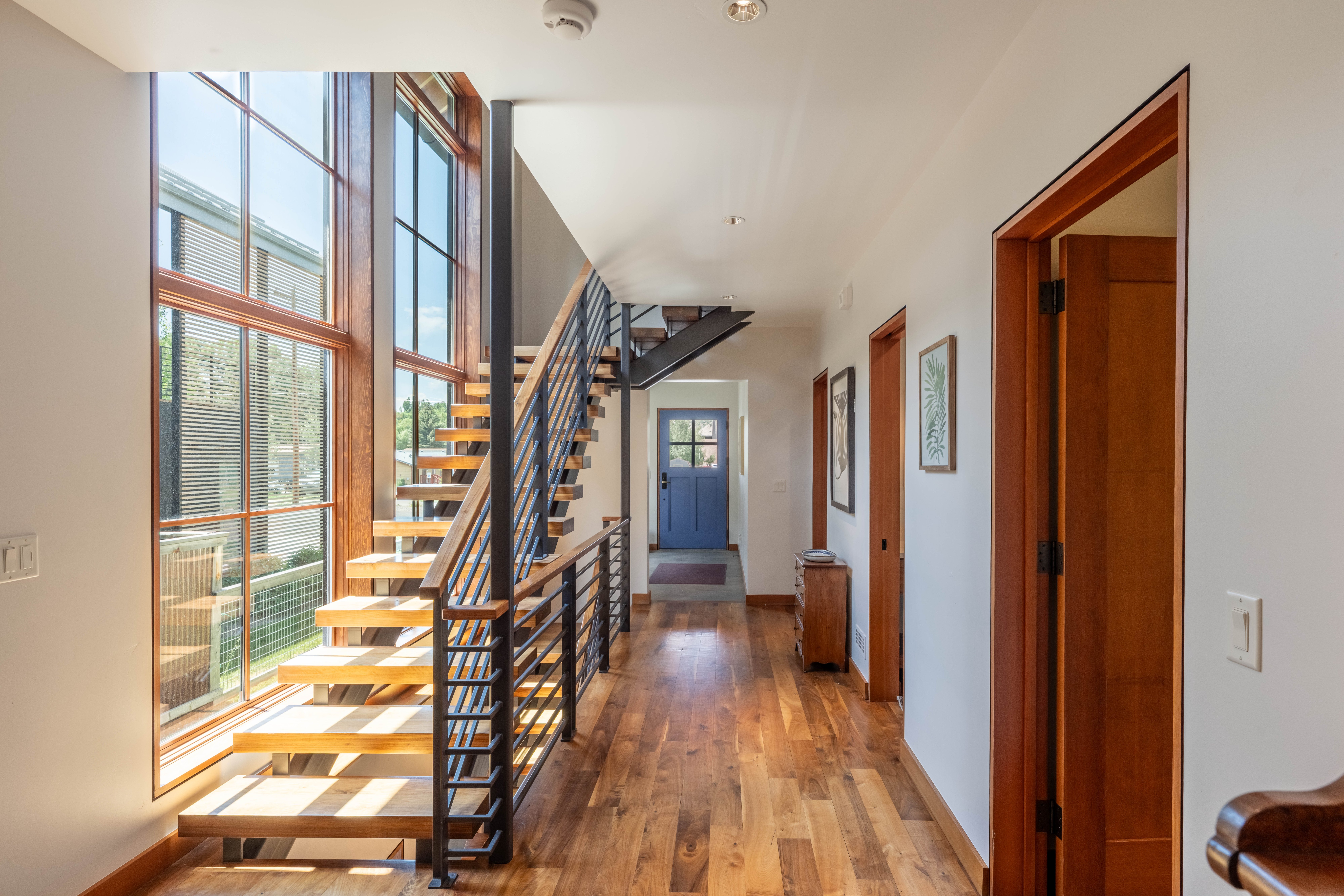Floating staircase to entry