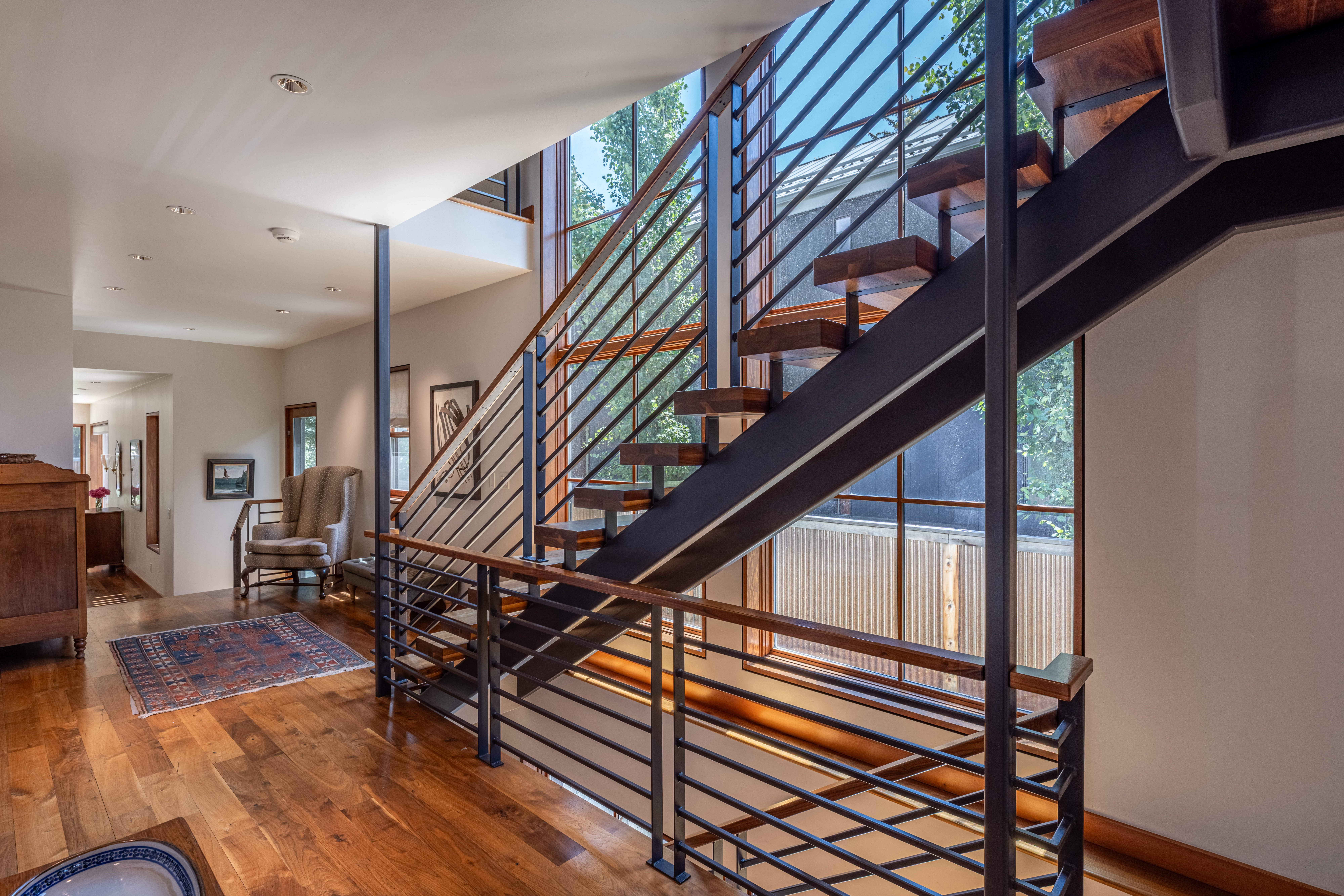 Floating staircase and entry